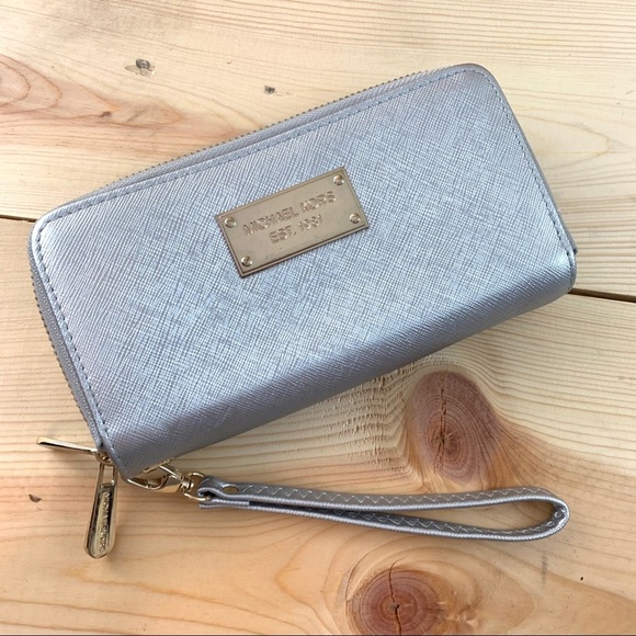 Michael Kors silver saffiano double zipper wallet wristlet - Picture 1 of 16
